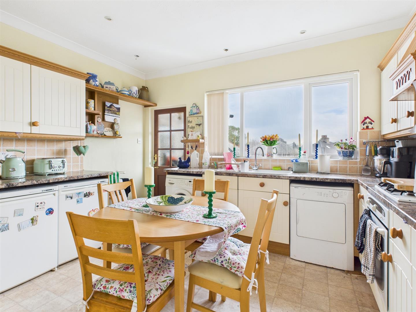 5 Elms Court Marine Road East, Morecambe LA4 6AG